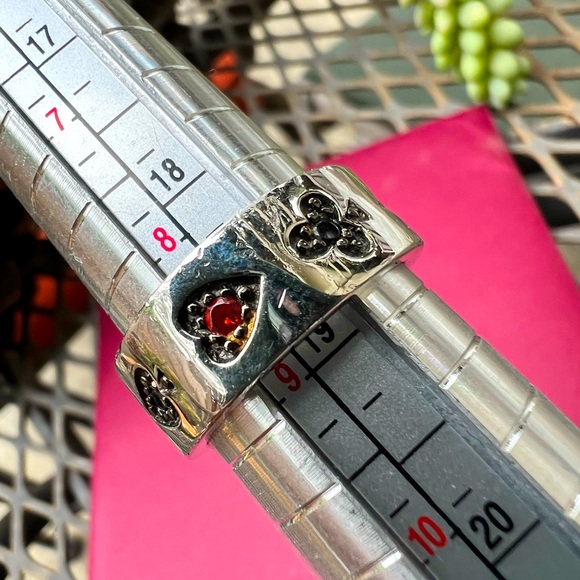 Playing card ring, solid 925 silver band w/ red and black gemstones all around. - Picture 11 of 12